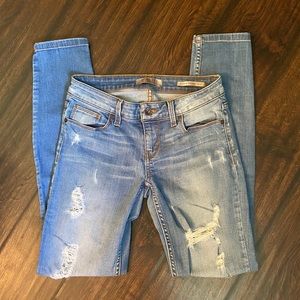 Guess jeans distressed size 25